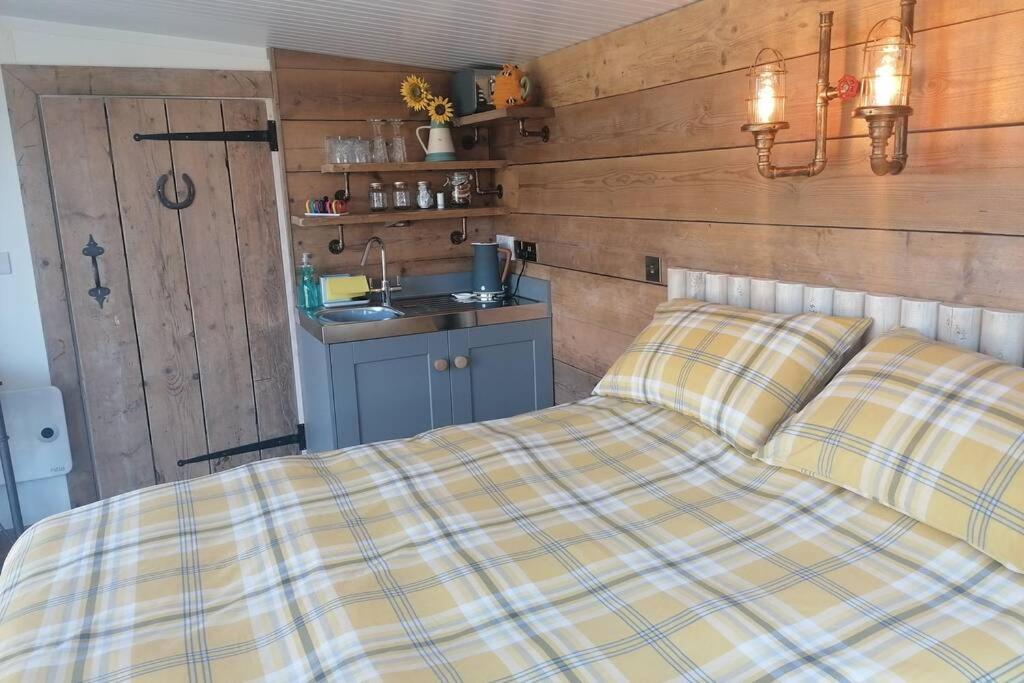 Crown Cabin Wiltshire Near Longleat And Bath تروبريدج المظهر الخارجي الصورة